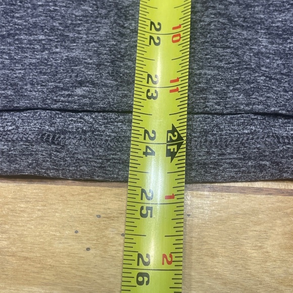 Lululemon Long Sleeve Crew Neck Performance Tee Size Medium Color Grey Soft - Picture 7 of 15